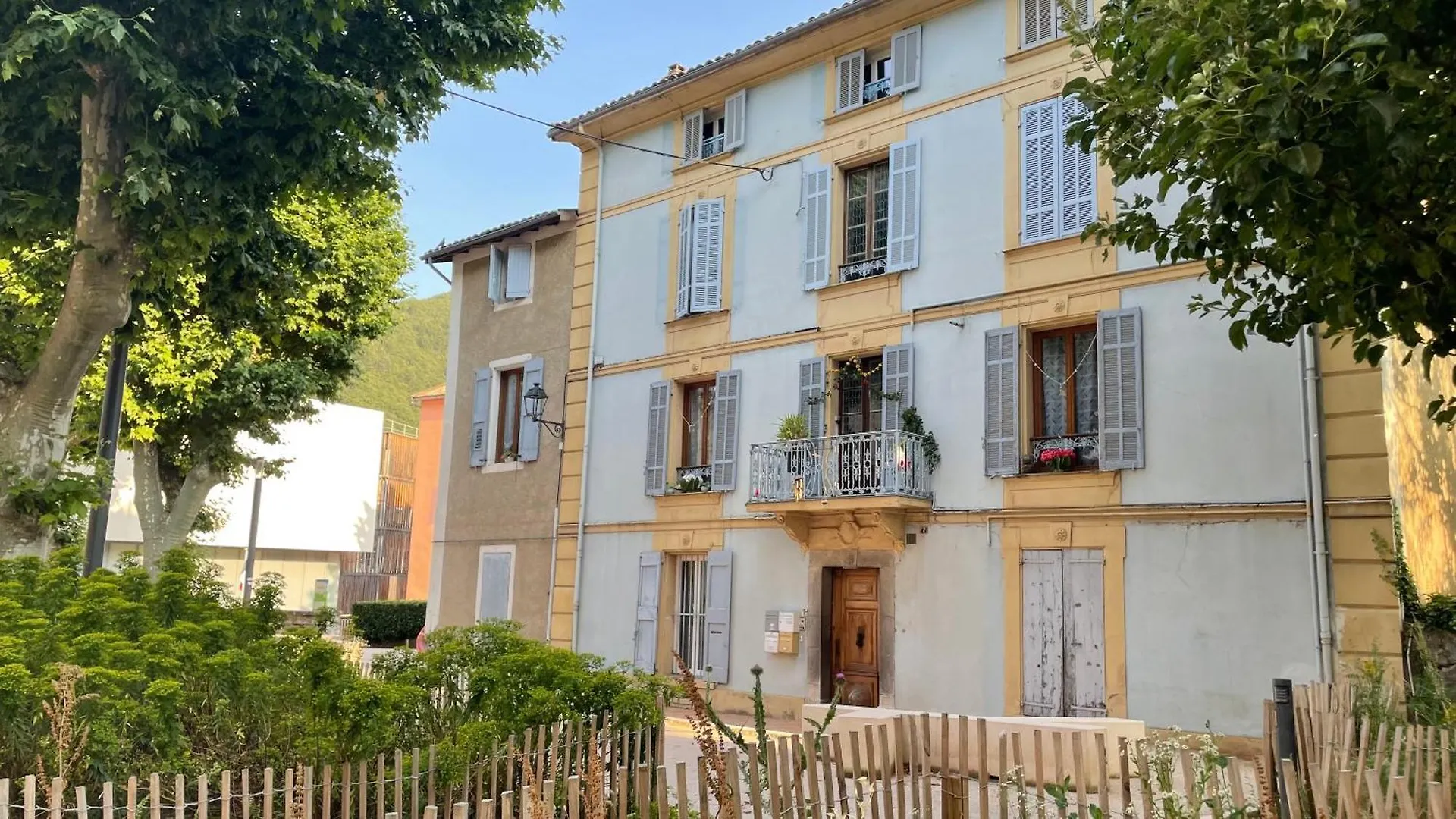 Appartement T3 63M2 - L'Atypique Et Son Jardin De 350M2 Au Coeur De Digne France